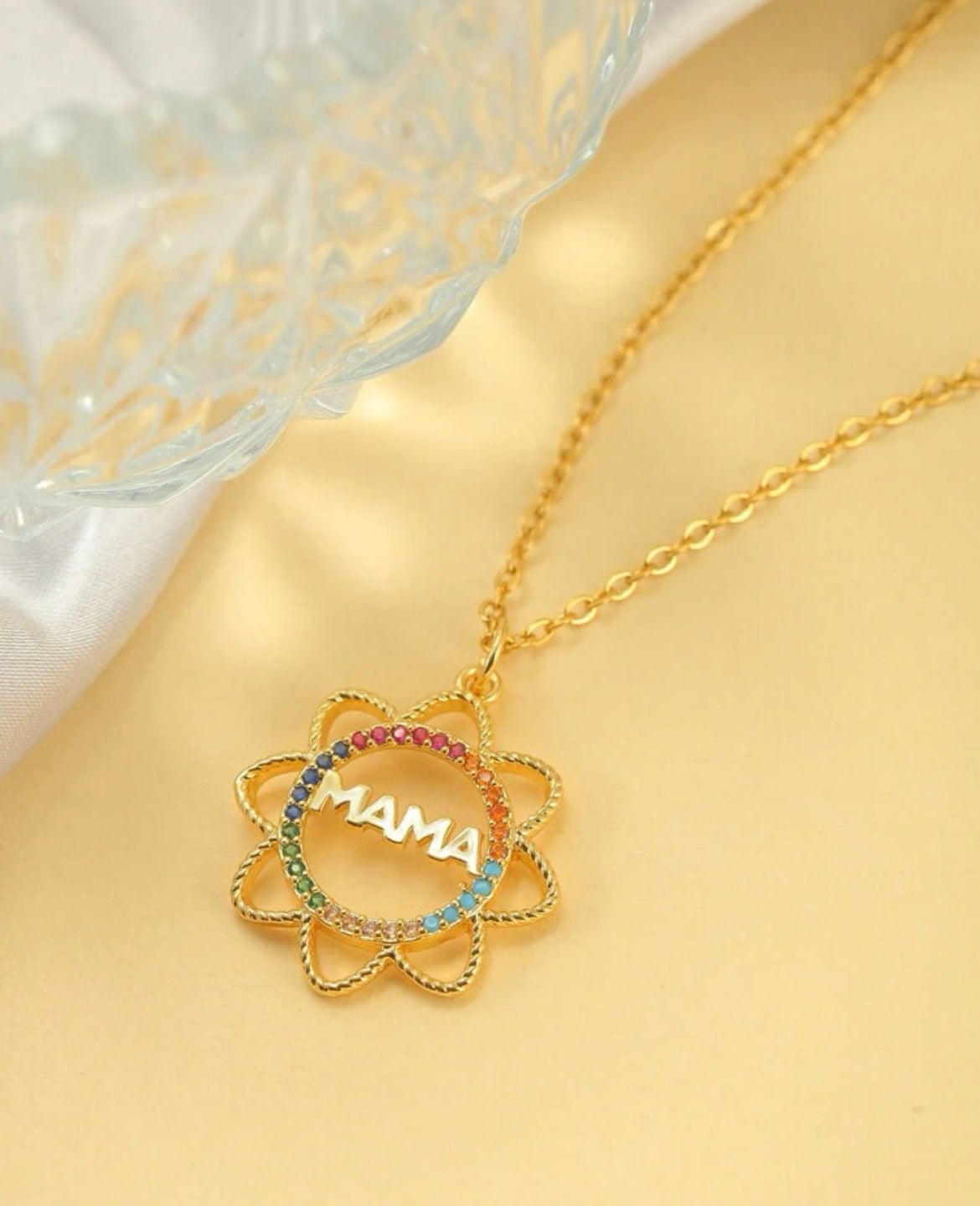 Rounded Mama necklace